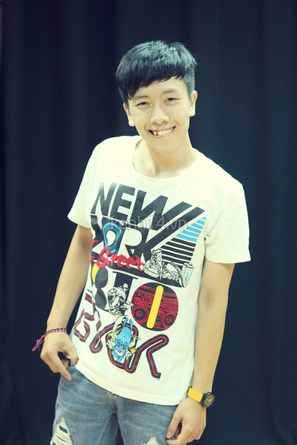 Màn lột xác của Nicky sau hơn một thập kỷ hoạt động nghệ thuật.