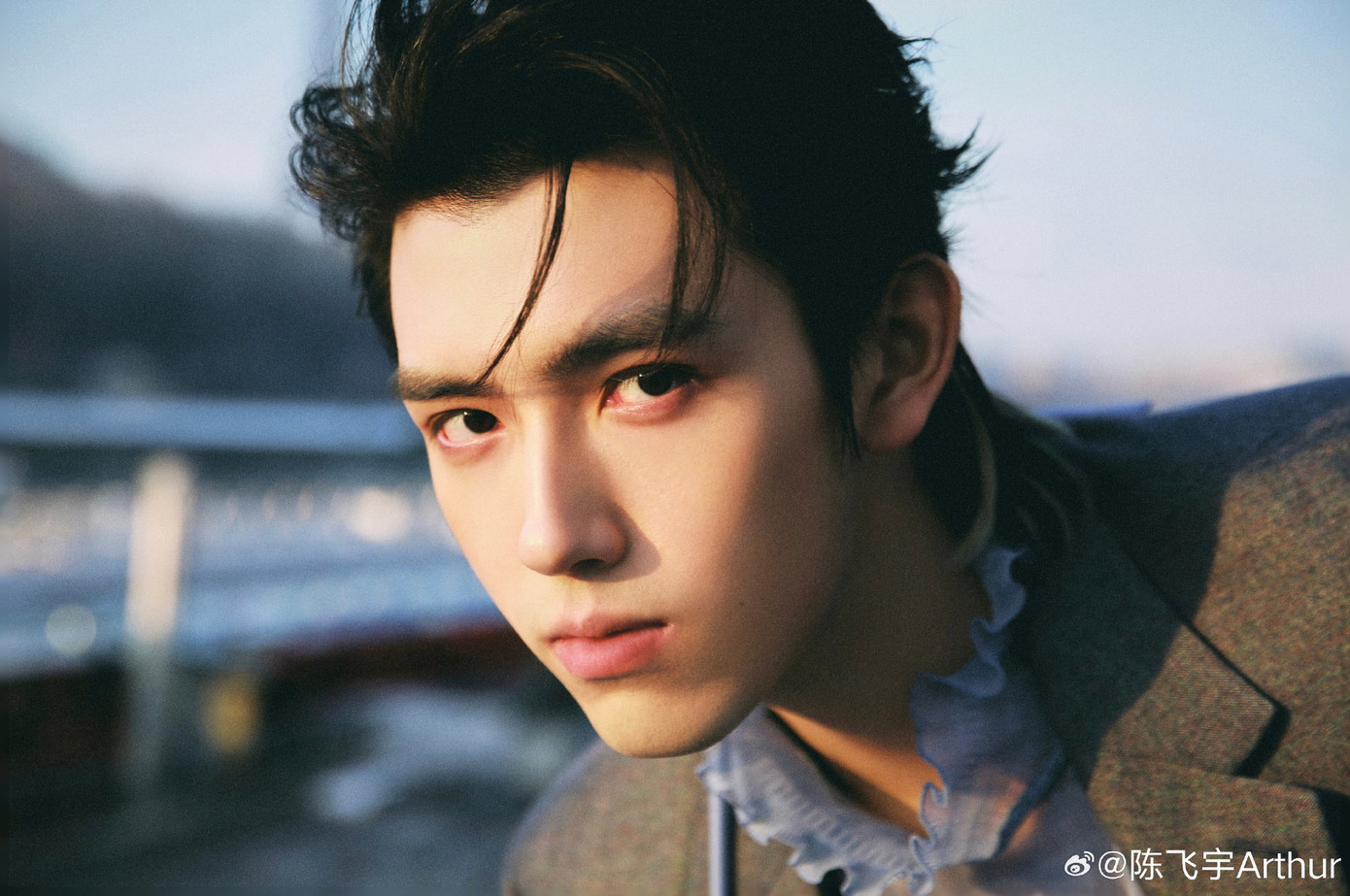 Sắc vóc nam thần Lý Tuân (nam chính phim Chiếc Bật Lửa Và Váy Công Chúa) giữa kinh đô thời trang Paris nhận về tương tác &quot;khủng&quot; từ cộng đồng người hâm mộ xứ tỷ dân.