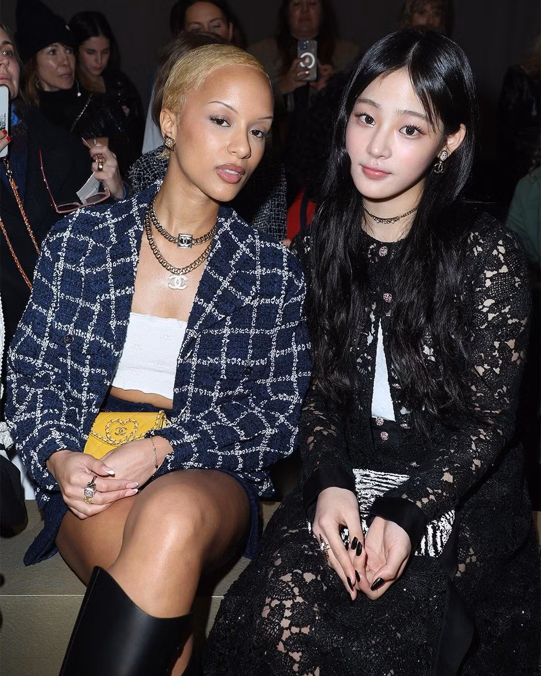 Minji NewJeans đọ sắc cùng Imani Selina, Lucy Boynton.