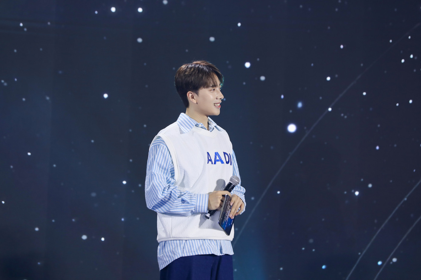 Nicky là MC được tin tưởng trong mỗi dịp sao Thái về Việt Nam tổ chức fan meeting.