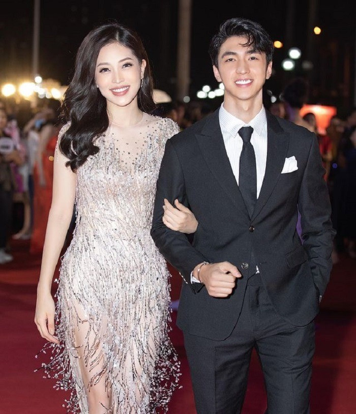 Bình An và Phương Nga đều sở hữu hình thể nổi bật. Cặp đôi từng nhiều lần ghi điểm với khán giả khi sánh đôi trong các sự kiện, thảm đỏ trong nước. Bình An và Phương Nga đều sở hữu hình thể nổi bật. Cặp đôi từng nhiều lần ghi điểm với khán giả khi sánh đôi trong các sự kiện, thảm đỏ trong nước.