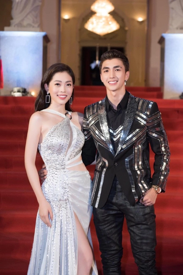 Bình An và Phương Nga đều sở hữu hình thể nổi bật. Cặp đôi từng nhiều lần ghi điểm với khán giả khi sánh đôi trong các sự kiện, thảm đỏ trong nước. Bình An và Phương Nga đều sở hữu hình thể nổi bật. Cặp đôi từng nhiều lần ghi điểm với khán giả khi sánh đôi trong các sự kiện, thảm đỏ trong nước.
