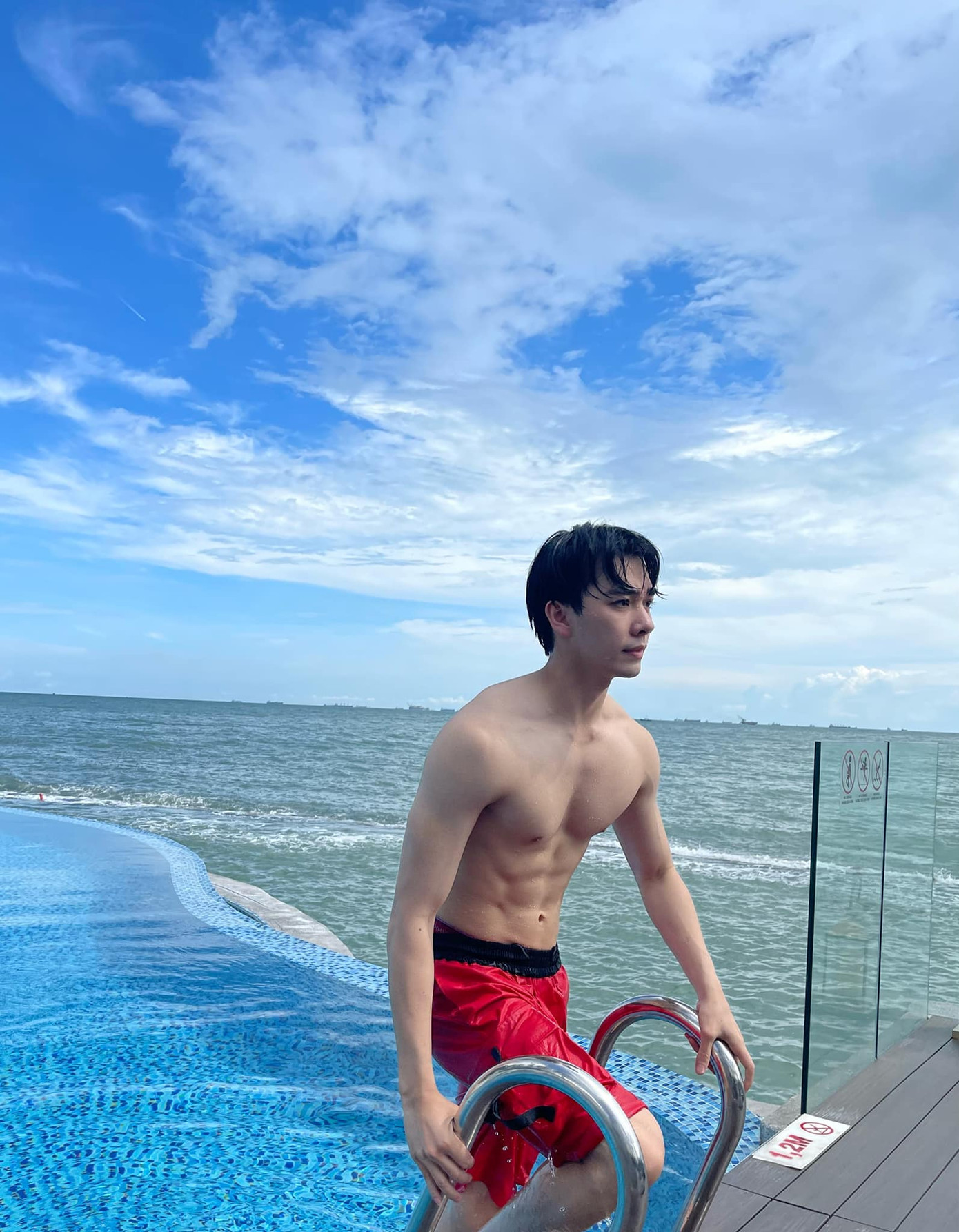 Sắc vóc săn chắc cùng visual thư sinh tạo ra nét cuốn hút độc đáo của Hải Nam. Anh hiện có hơn 1,7 triệu người theo dõi trên tài khoản TikTok cá nhân. Sắc vóc săn chắc cùng visual thư sinh tạo ra nét cuốn hút độc đáo của Hải Nam. Anh hiện có hơn 1,7 triệu người theo dõi trên tài khoản TikTok cá nhân.