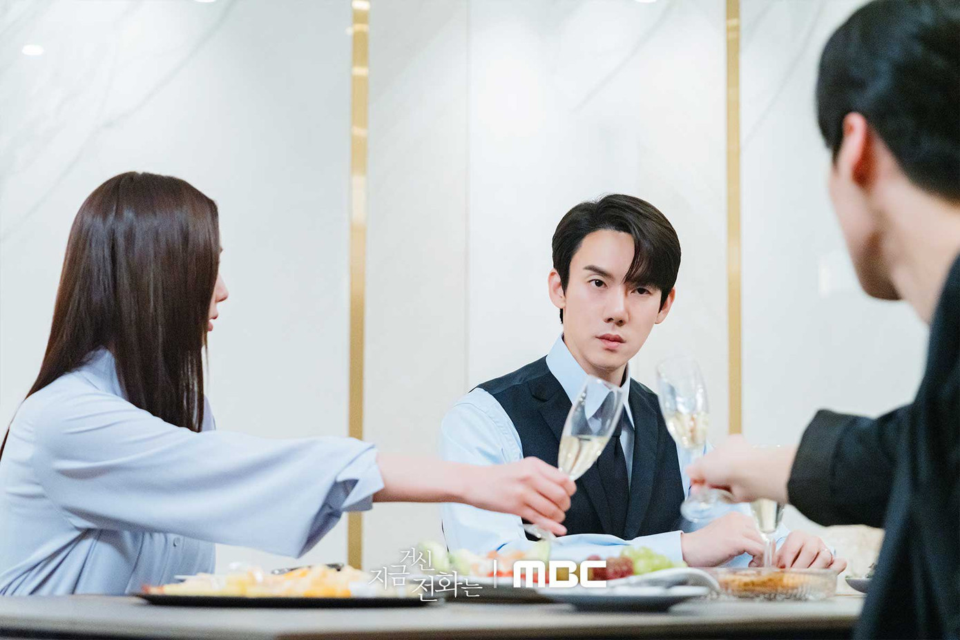 &quot;Vỏ bọc&quot; hoàn hảo, không tỳ vết thậm chí còn có phần cứng nhắc của Baek Sa Eon.