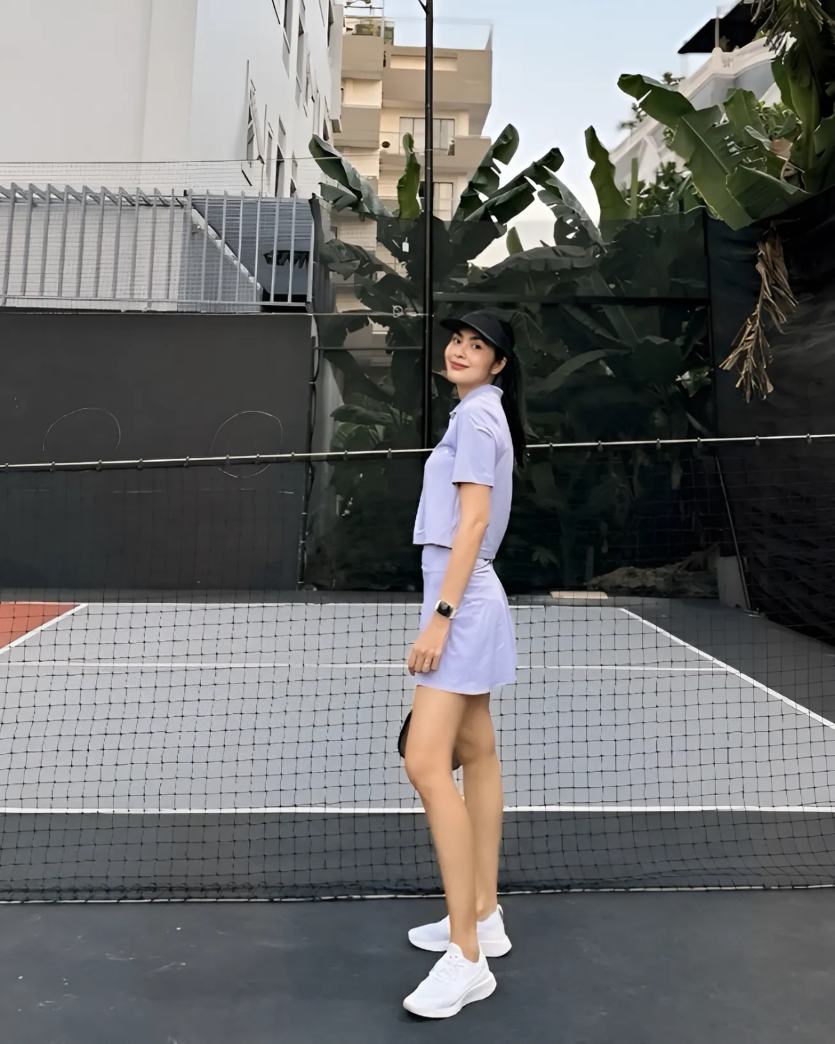 Hai nàng dâu hào môn Tăng Thanh Hà và Linh Rin xuất hiện trên sân pickleball trong các set trang phục thể thao kín đáo, thanh lịch.
