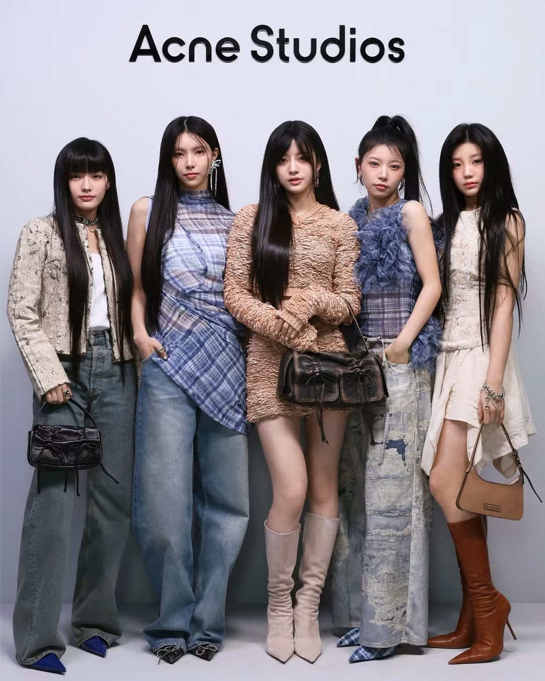 ILLIT "bỏ túi" chiến dịch quảng bá toàn cầu, ngồi hàng ghế đầu tại Paris Fashion Week trước cả khi bước vào đường đua K-pop.