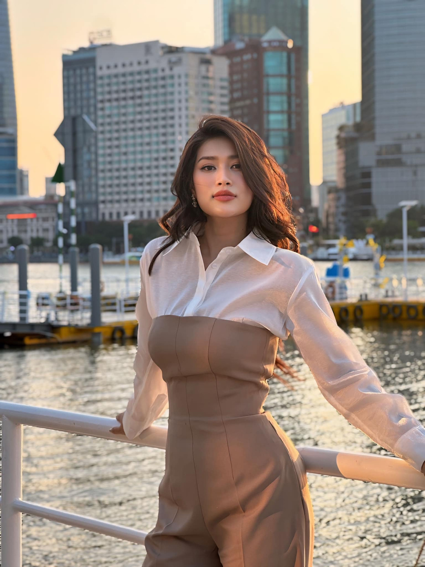 Diện mạo đời thường trẻ trung của Hoa hậu Đoàn Thiên Ân sau gần 2 năm đăng quang. Diện mạo đời thường trẻ trung của Hoa hậu Đoàn Thiên Ân sau gần 2 năm đăng quang.