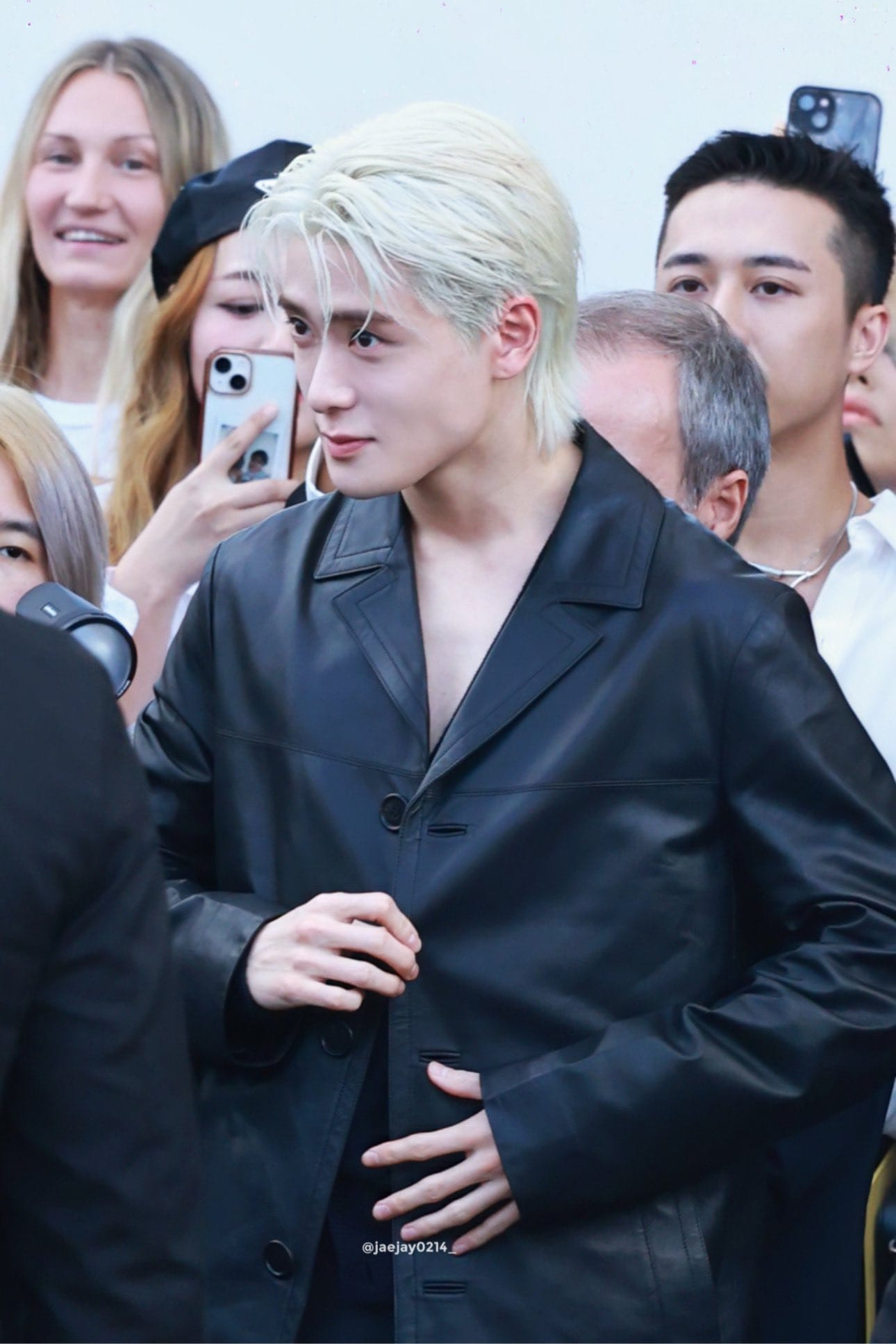 Jaehyun NCT hóa "ma-cà-rồng", duy trì phong độ ấn tượng tại Milan Fashion Week. Jaehyun NCT hóa "ma-cà-rồng", duy trì phong độ ấn tượng tại Milan Fashion Week.