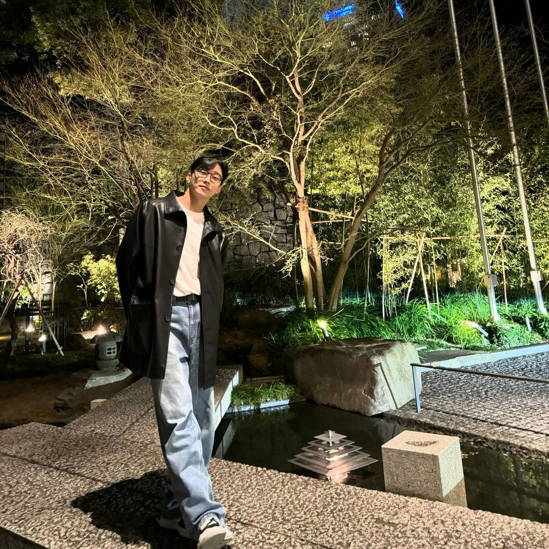 Sở hữu vóc dáng cao ráo, Jung Jin Young dễ dàng cân đẹp nhiều phong cách thời trang từ năng động, lịch lãm cho tới cá tính, bụi bặm. Sở hữu vóc dáng cao ráo, Jung Jin Young dễ dàng cân đẹp nhiều phong cách thời trang từ năng động, lịch lãm cho tới cá tính, bụi bặm.