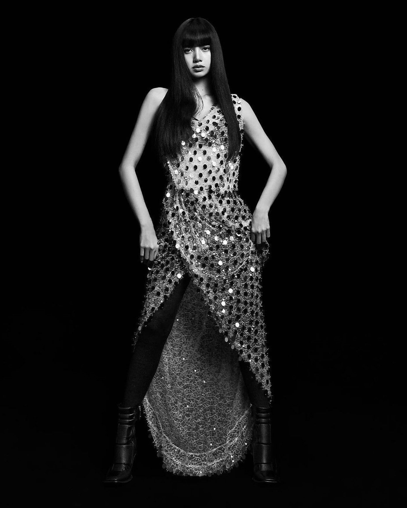 Lisa BLACKPINK diện trang phục thuộc BST Fall 2024 Ready-to-Wear trong bộ ảnh công bố danh phận. Lisa BLACKPINK diện trang phục thuộc BST Fall 2024 Ready-to-Wear trong bộ ảnh công bố danh phận.