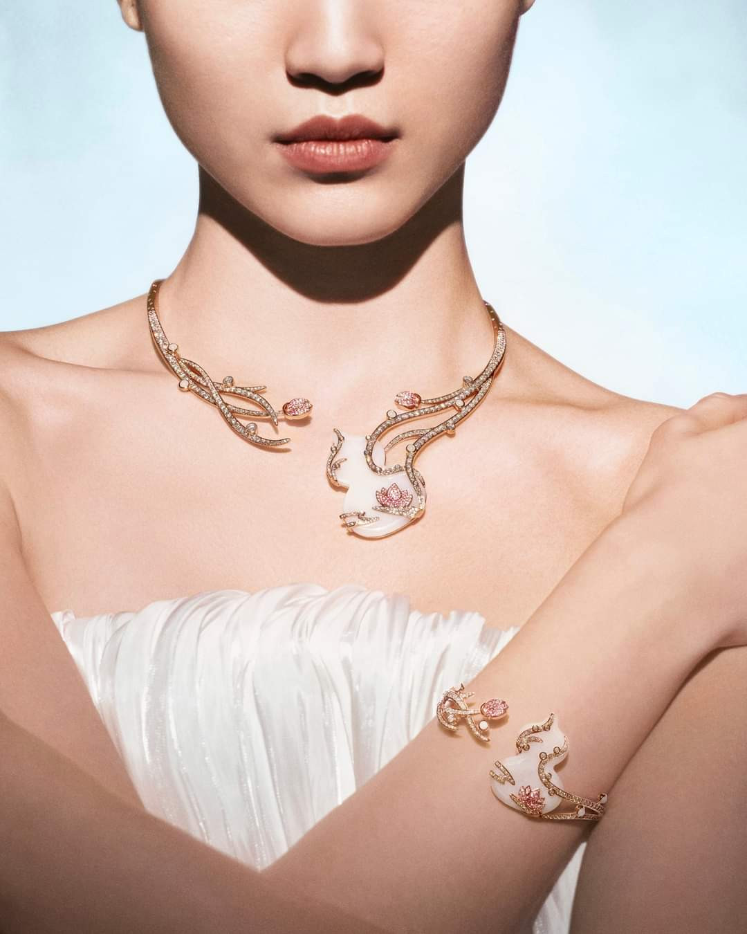 Cận cảnh mẫu vòng cổ, vòng tay thuộc BST Wulu Lotus Pond của Qeelin.