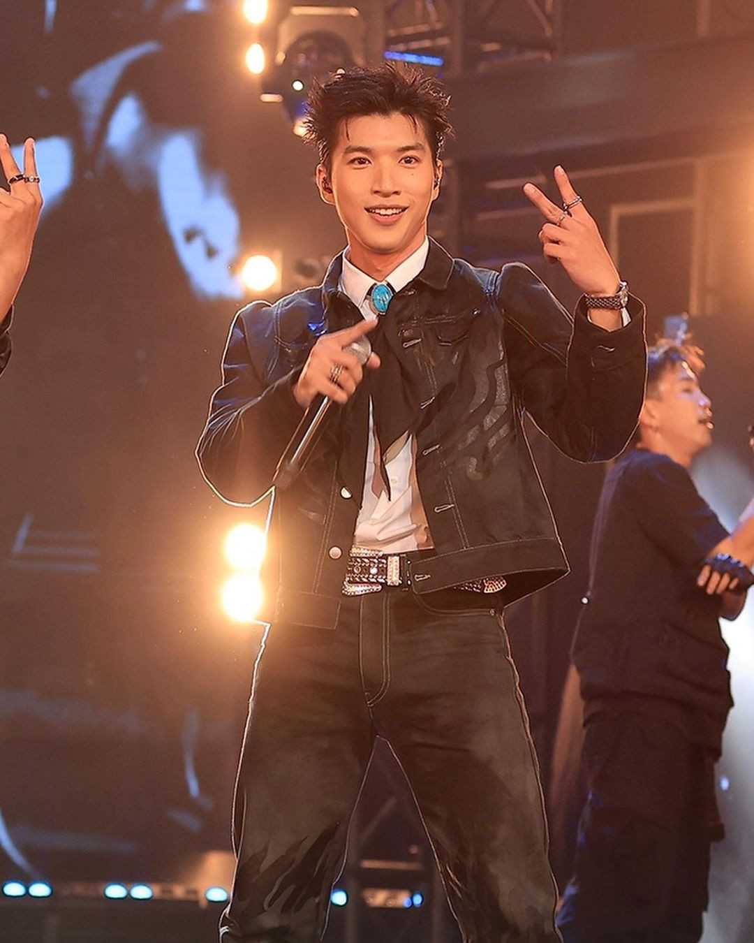 HIEUTHUHAI thoát mác "bản sao G-Eazy" nhờ diện mạo thời thượng, đậm chất riêng. HIEUTHUHAI thoát mác "bản sao G-Eazy" nhờ diện mạo thời thượng, đậm chất riêng.