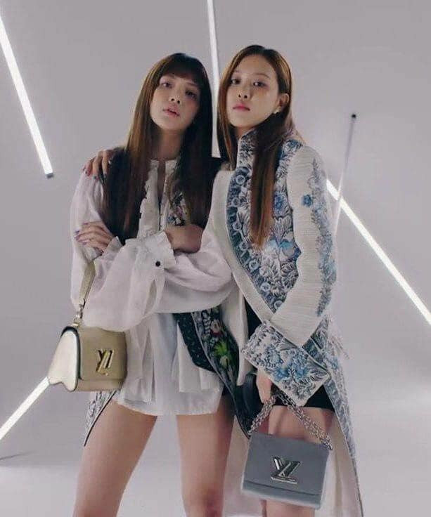 BLACKPINK quảng bá BST Xuân Hè 2018 của Louis Vuitton trên tạp chí Elle Korea vào 2018.
