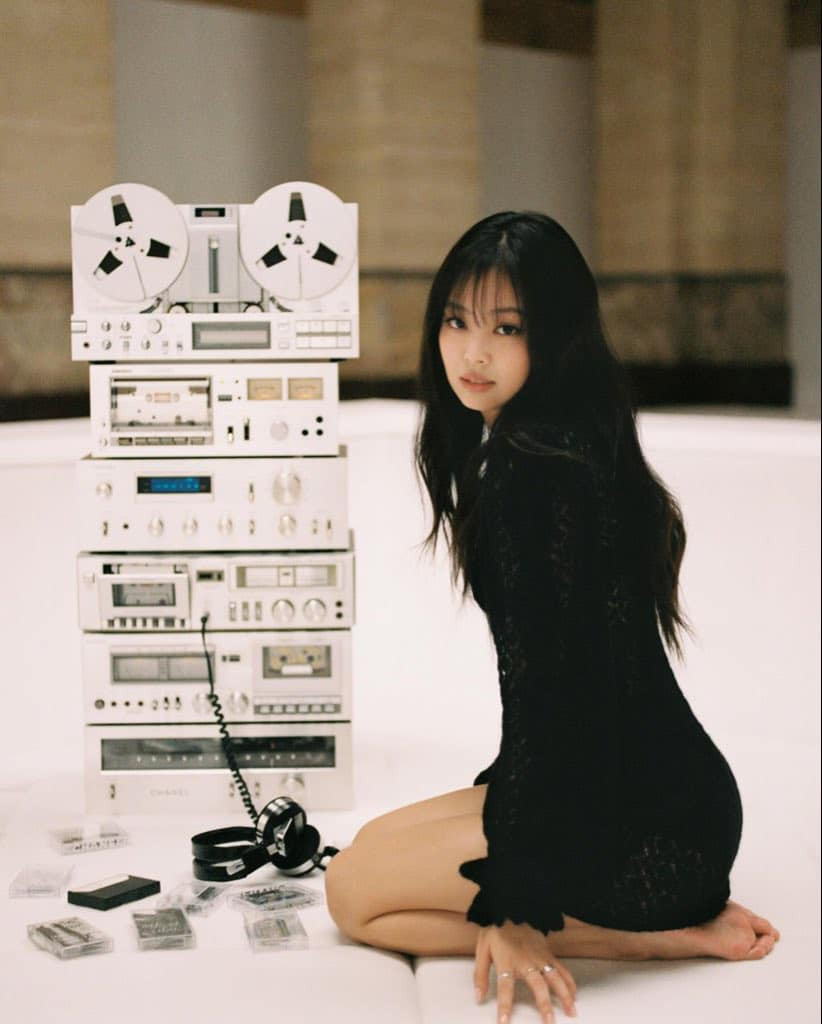 Nhan sắc cuốn hút của "nàng thơ Chanel" trong một số hình ảnh hậu trường. Nhan sắc cuốn hút của "nàng thơ Chanel" trong một số hình ảnh hậu trường.