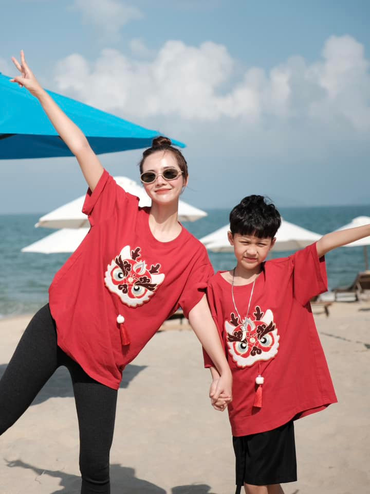 Nữ diễn viên hạnh phúc cùng con trai Nem trong chuyến du lịch đầu năm.