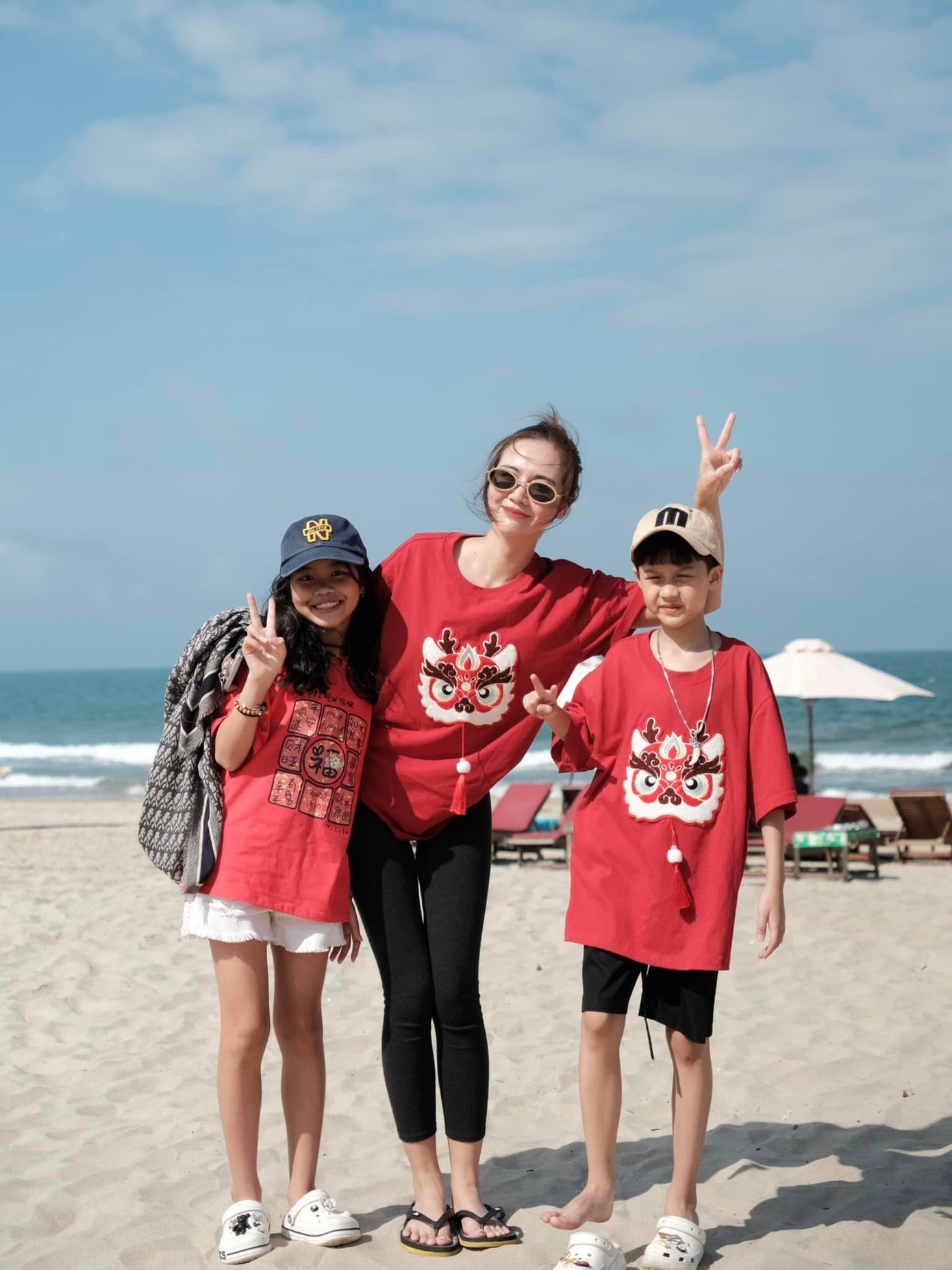 Nữ diễn viên hạnh phúc cùng con trai Nem trong chuyến du lịch đầu năm.