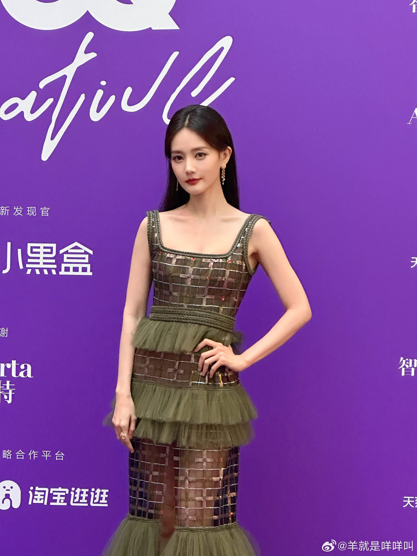 Lý Nhất Đồng diện váy đến từ BST Xuân Hè 2024 của thương hiệu Aadnevik.