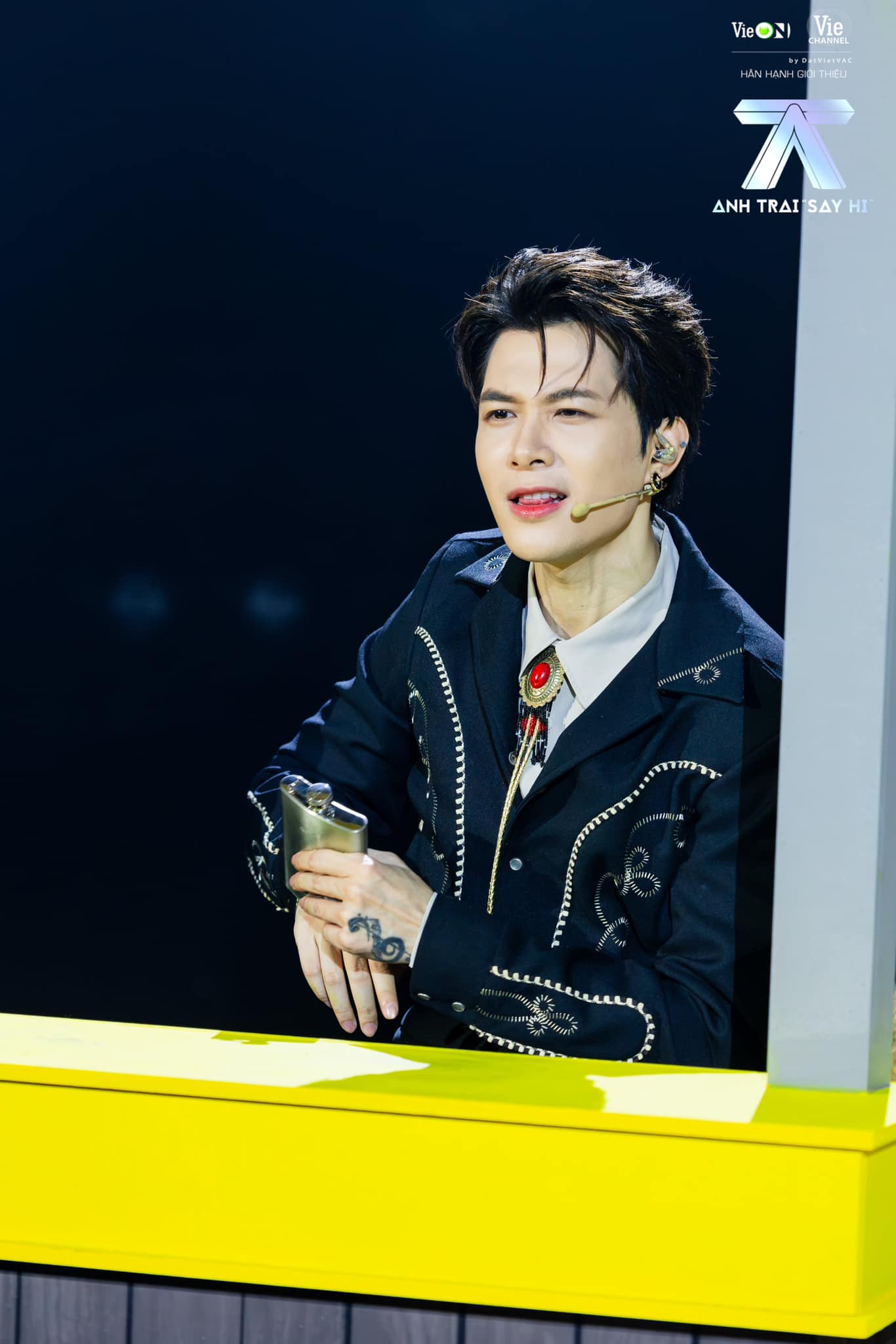 Anh Tú Atus tìm lại khát vọng mãnh liệt ở Anh Trai "Say Hi", độ phủ sóng trên mạng xã hội, lượng người hâm mộ lẫn danh tiếng đều tăng vượt bậc. Anh Tú Atus tìm lại khát vọng mãnh liệt ở Anh Trai "Say Hi", độ phủ sóng trên mạng xã hội, lượng người hâm mộ lẫn danh tiếng đều tăng vượt bậc.