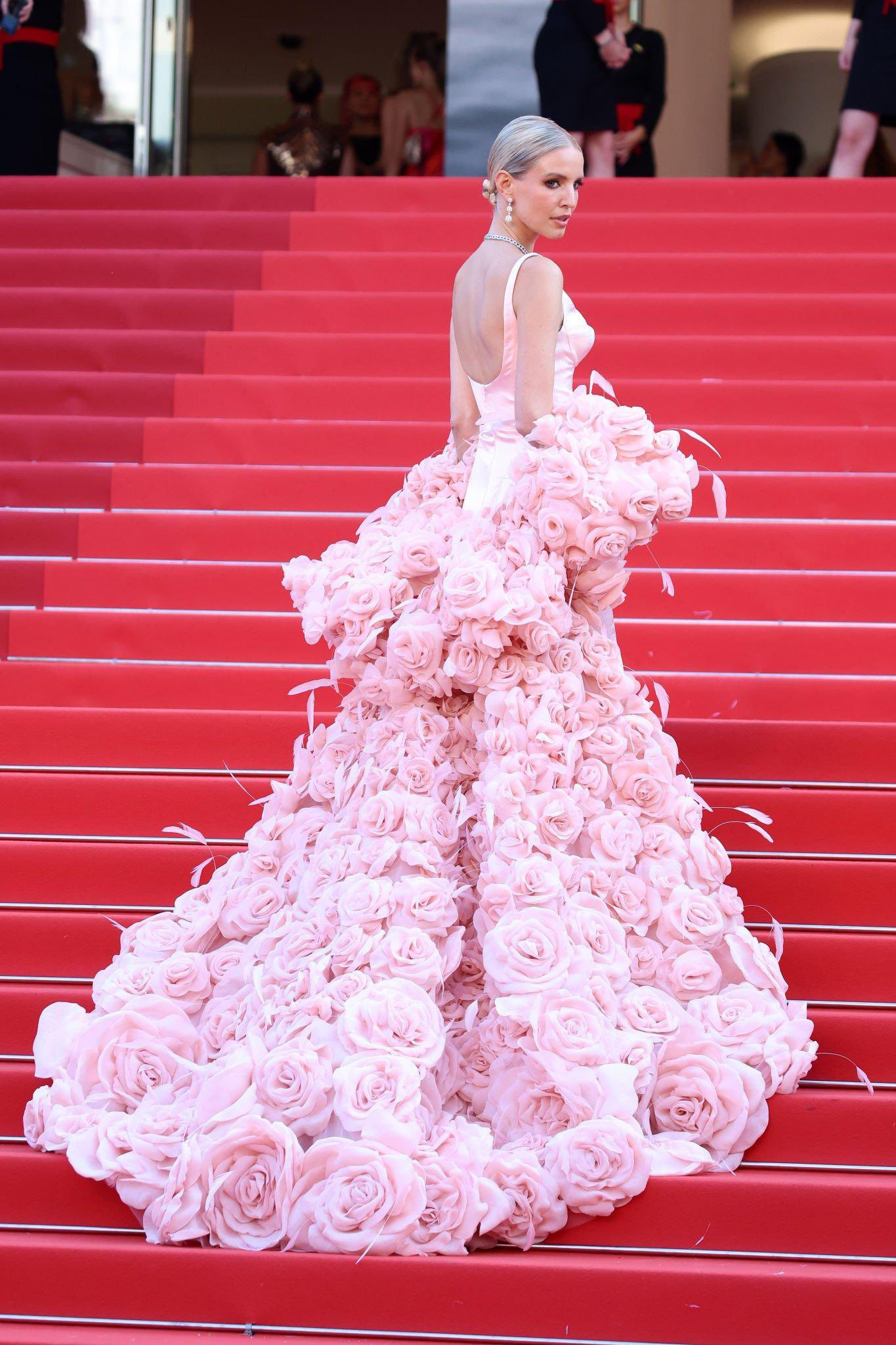 Thiết kế "gây sốt" từng được fashionista, blogger người Đức, Leonie Hanne diện tại LHP Cannes lần thứ 76 vào tháng 5/2023. Thiết kế "gây sốt" từng được fashionista, blogger người Đức, Leonie Hanne diện tại LHP Cannes lần thứ 76 vào tháng 5/2023.