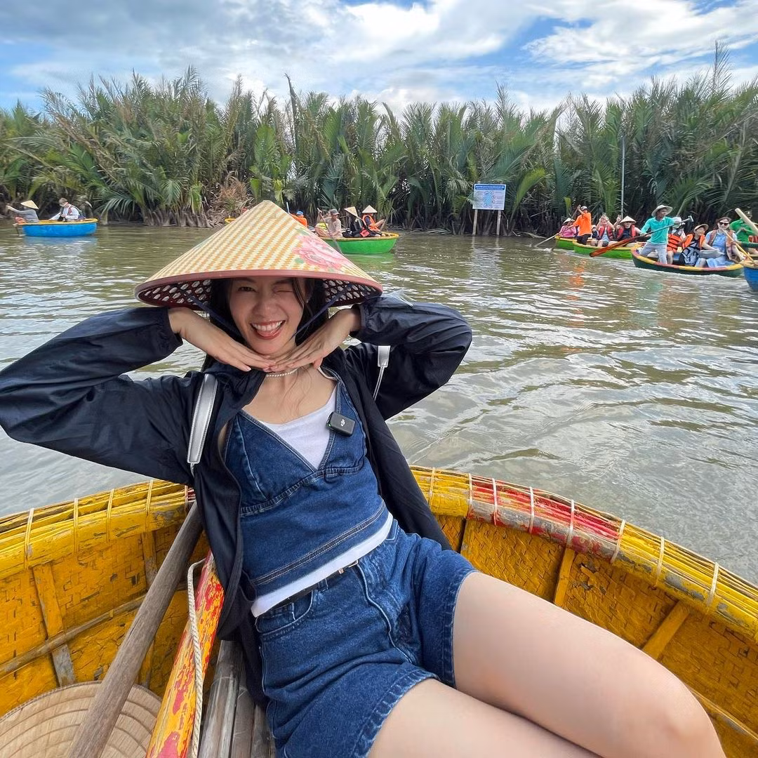 Năm trước, Pimtha có chuyến du lịch tại Việt Nam cùng nhóm bạn thân.