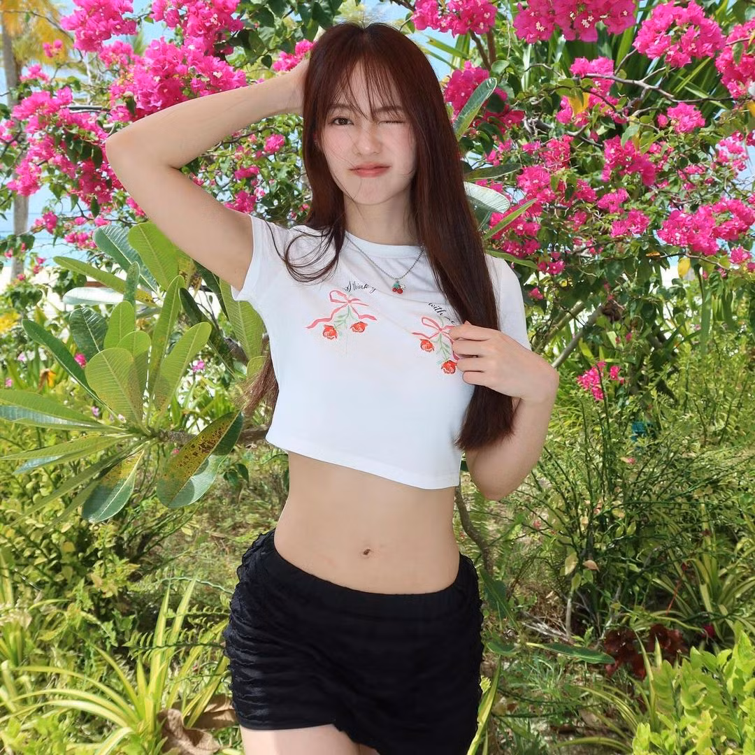 "Búp bê Thái" sở hữu thân hình nhỏ nhắn, chuộng các tông màu tươi tắn.