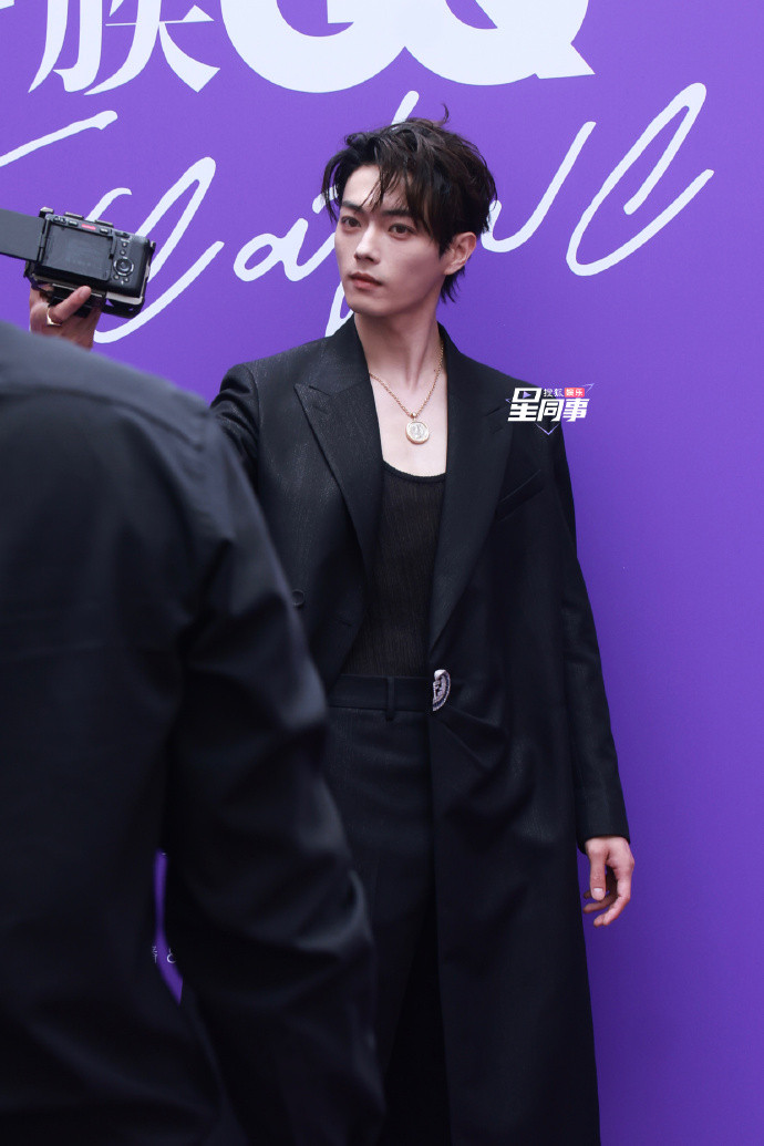 Netizen không có ấn tượng gì với trang phục của Trần Triết Viễn, Hứa Khải.