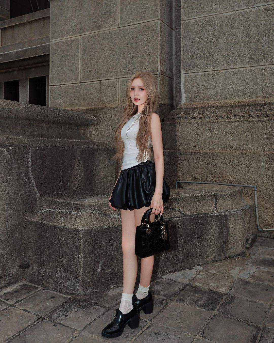 Xoài Non "bắt trend" kiểu váy thiết kế tua rua, dáng bí ngô đang thịnh hành.