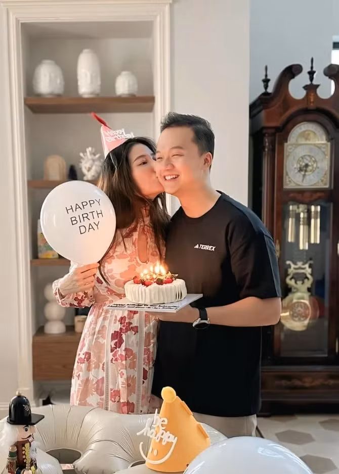 Diễm My và chồng doanh nhân vừa kỷ niệm 1 năm ngày cưới.