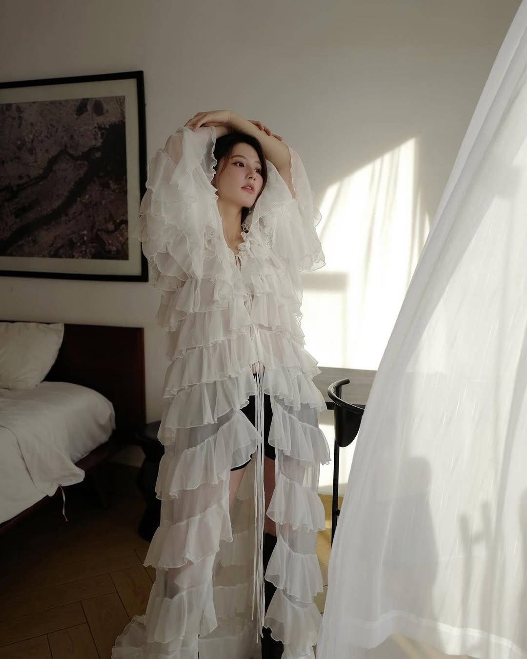 Diễm My &quot;ghi điểm&quot; với gu thời trang bầu thanh lịch, ngọt ngào. Các chi tiết xếp ly, bồng xòe cùng tông màu pastel tôn lên nhan sắc cuốn hút của &quot;nàng dâu hào môn&quot;.