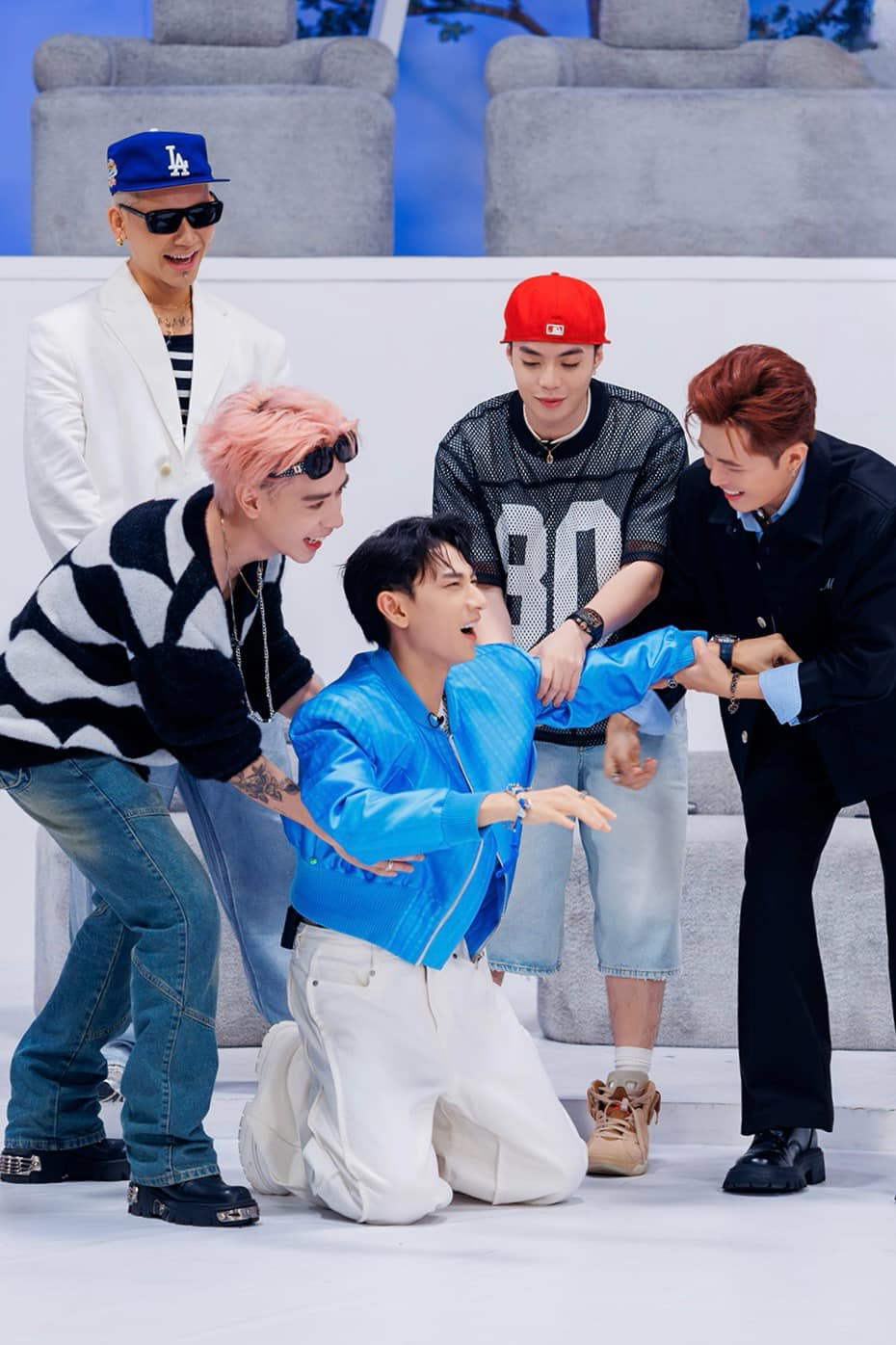 Sự bứt phá về tài năng âm nhạc ở chặng cuối cũng như dáng vẻ cởi mở, hoạt ngôn của ISAAC tạo ra cái nhìn mới mẻ, hấp dẫn với khán giả.