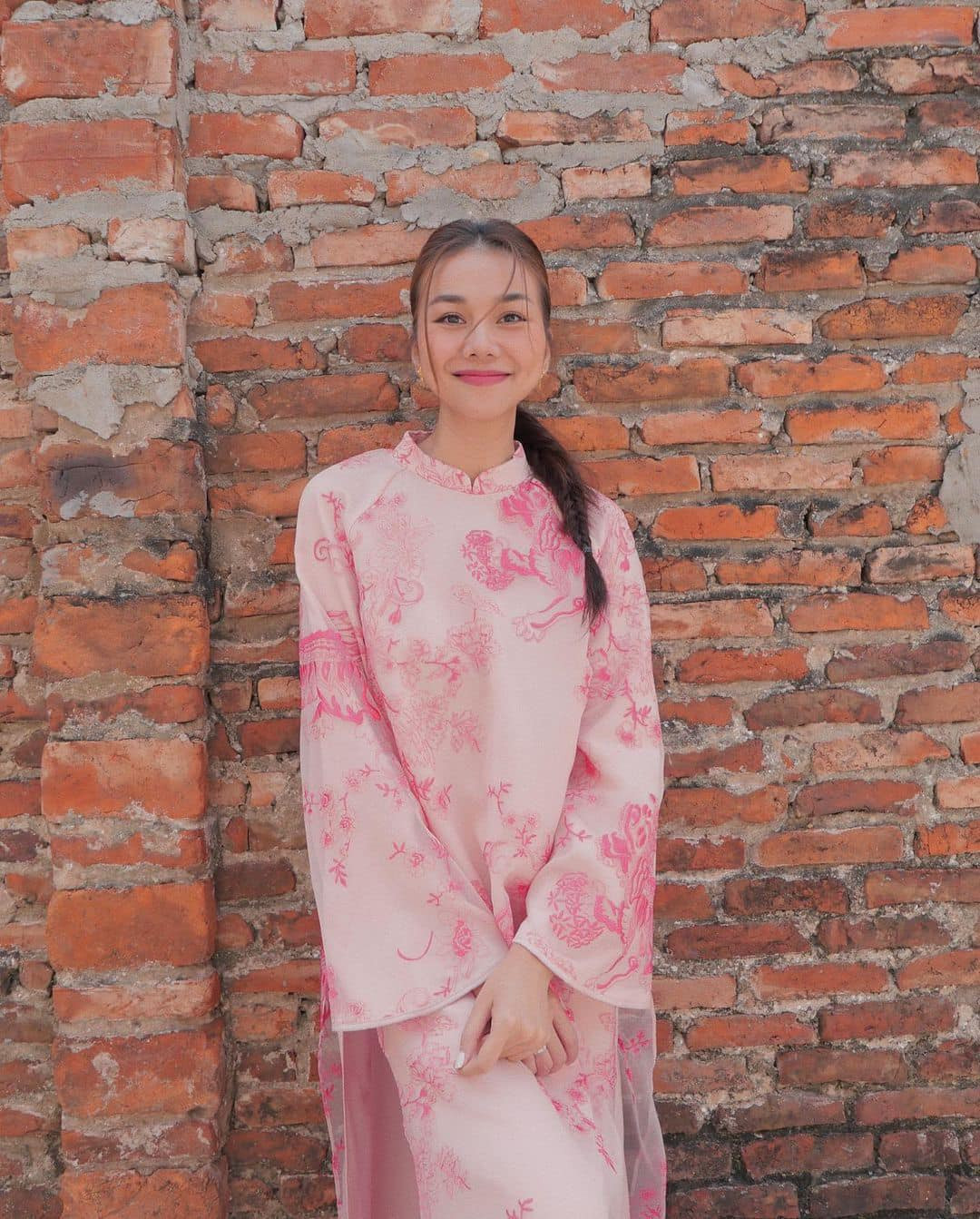 “Chị đại” Thanh Hằng với diện mạo dịu dàng, ngọt ngào hiếm thấy. “Chị đại” Thanh Hằng với diện mạo dịu dàng, ngọt ngào hiếm thấy.