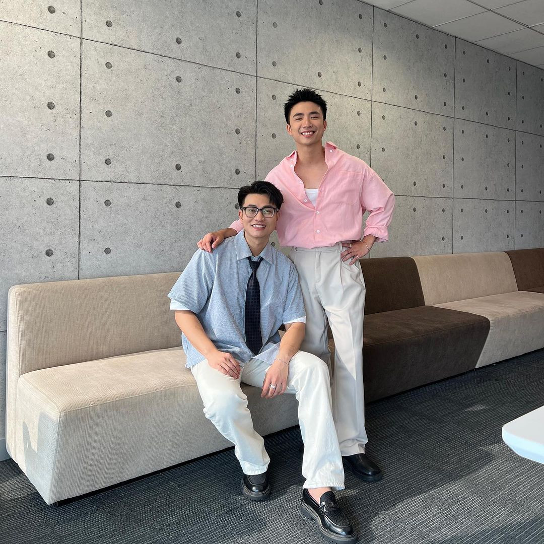 "Chủ tịch và thư ký" ghi điểm nhờ diện mạo chỉn chu tại các sự kiện. Cách phối trang phục tông màu đen - trắng tương phản hay pastel xanh - hồng ngọt ngào ăn ý đến bất ngờ.