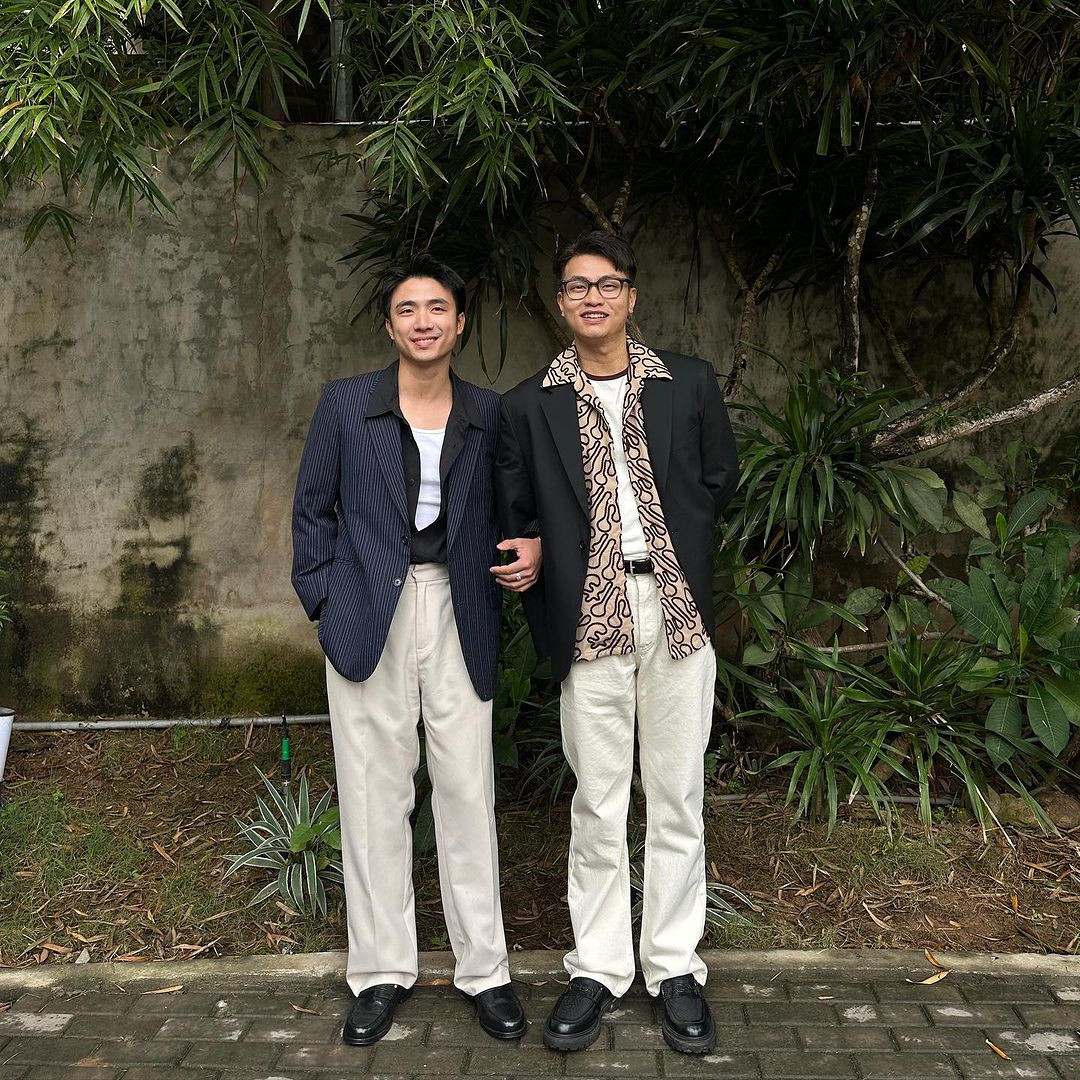 "Chủ tịch và thư ký" ghi điểm nhờ diện mạo chỉn chu tại các sự kiện. Cách phối trang phục tông màu đen - trắng tương phản hay pastel xanh - hồng ngọt ngào ăn ý đến bất ngờ.