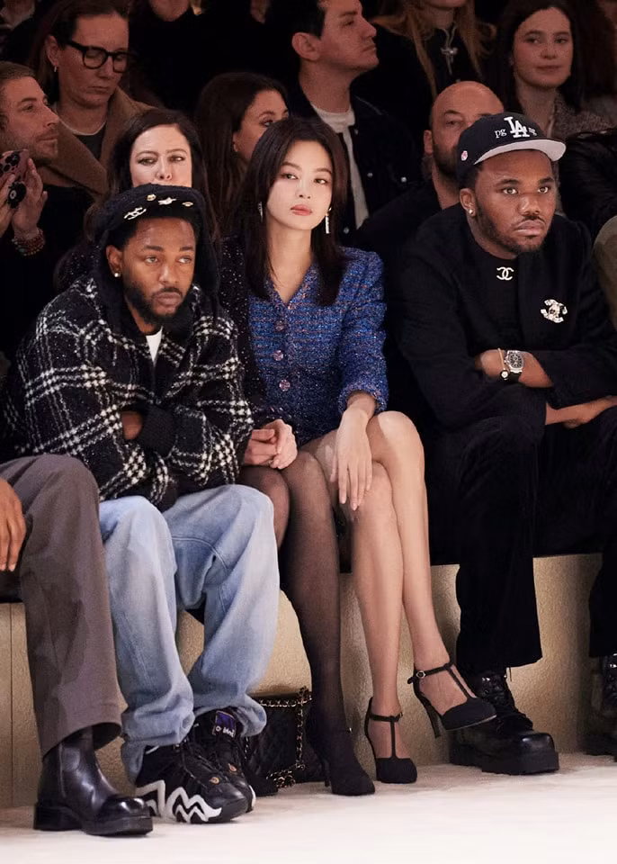 Đại diện duy nhất đến từ Trung Quốc - Tân Chỉ Lôi được khen ngợi nhờ diện mạo trẻ trung.