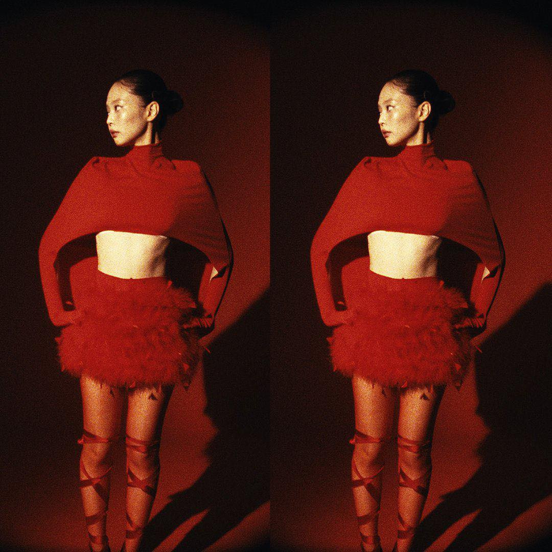 Gu thời trang mùa lễ hội của Jennie BLACKPINK ghi điểm mạnh mẽ nhờ khả năng biến hóa, mix &amp; match đẹp mắt.