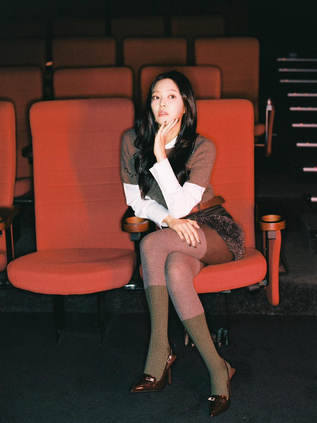 Gu thời trang mùa lễ hội của Jennie BLACKPINK ghi điểm mạnh mẽ nhờ khả năng biến hóa, mix &amp; match đẹp mắt.