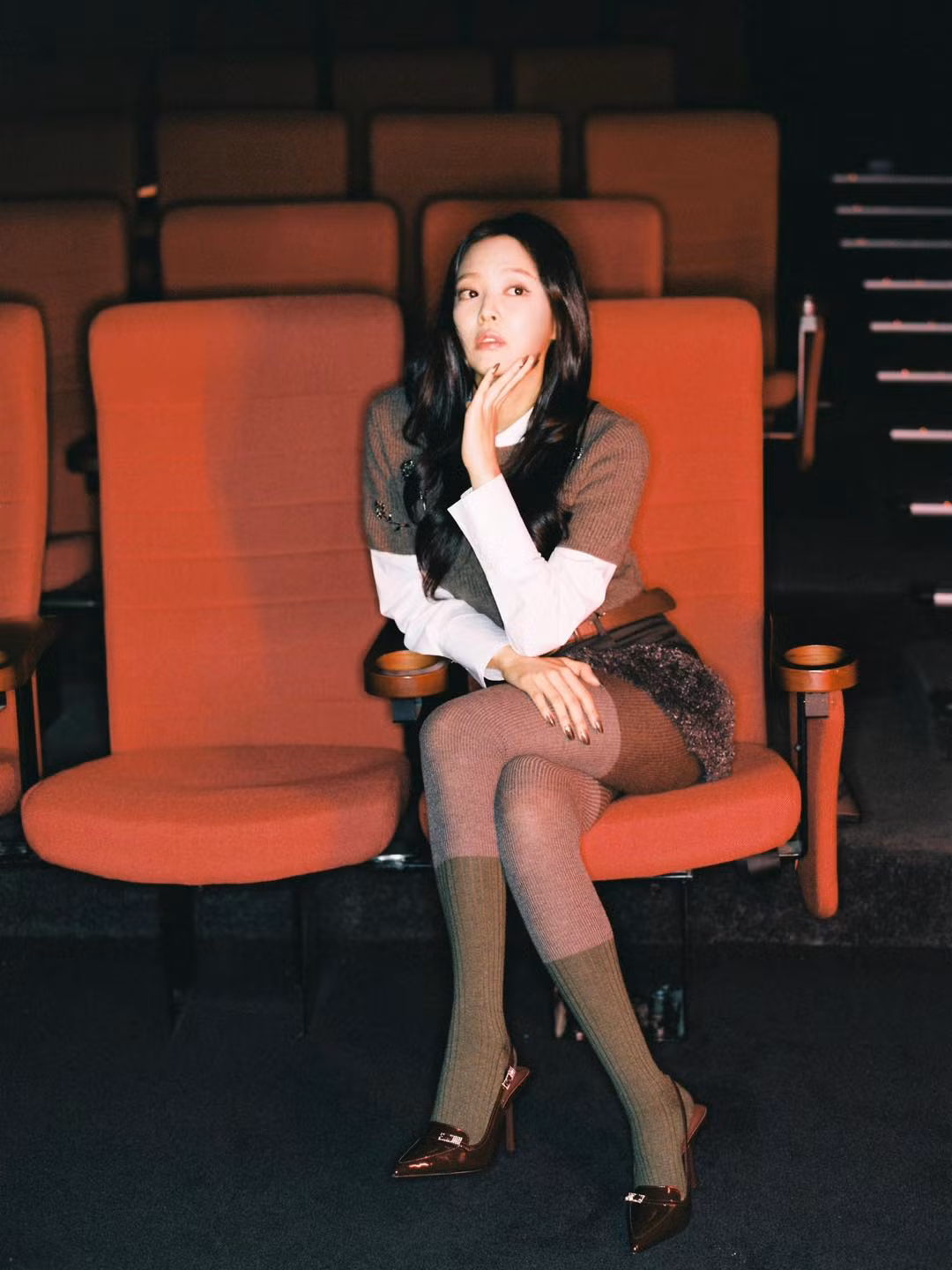 Gu thời trang mùa lễ hội của Jennie BLACKPINK ghi điểm mạnh mẽ nhờ khả năng biến hóa, mix &amp; match đẹp mắt.