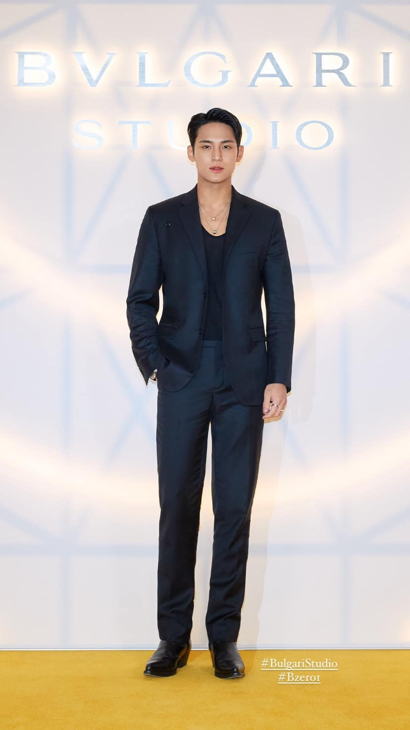 Trong thời gian gần đây, mỹ nam 9X nhiều lần gây sốt với sắc vóc nổi bật khi đồng hành cùng các thương hiệu xa xỉ tại các sự kiện.