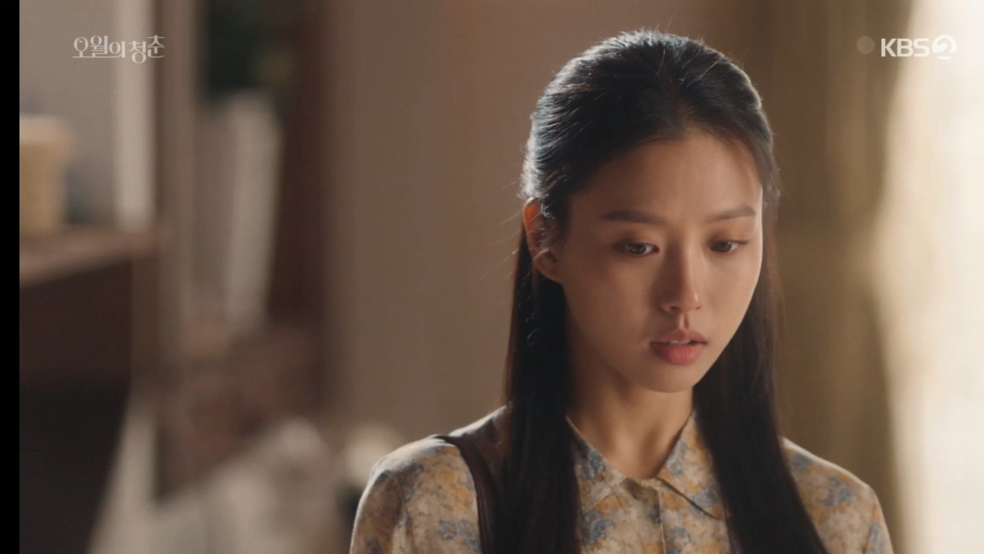 Go Min Si đem tới 2 khía cạnh đối lập giữa 2 tác phẩm nổi bật của cô trong Youth of May và The Frog. Go Min Si đem tới 2 khía cạnh đối lập giữa 2 tác phẩm nổi bật của cô trong Youth of May và The Frog.