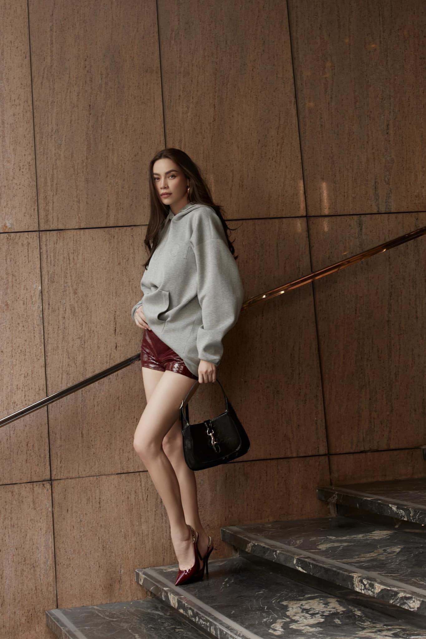 Cách đây ít ngày, Hồ Ngọc Hà cũng gây sốt khi được công bố là gương mặt đại diện của chiến dịch quảng bá bộ sưu tập Gucci Ancora Xuân Hè 2024 tại Việt Nam.