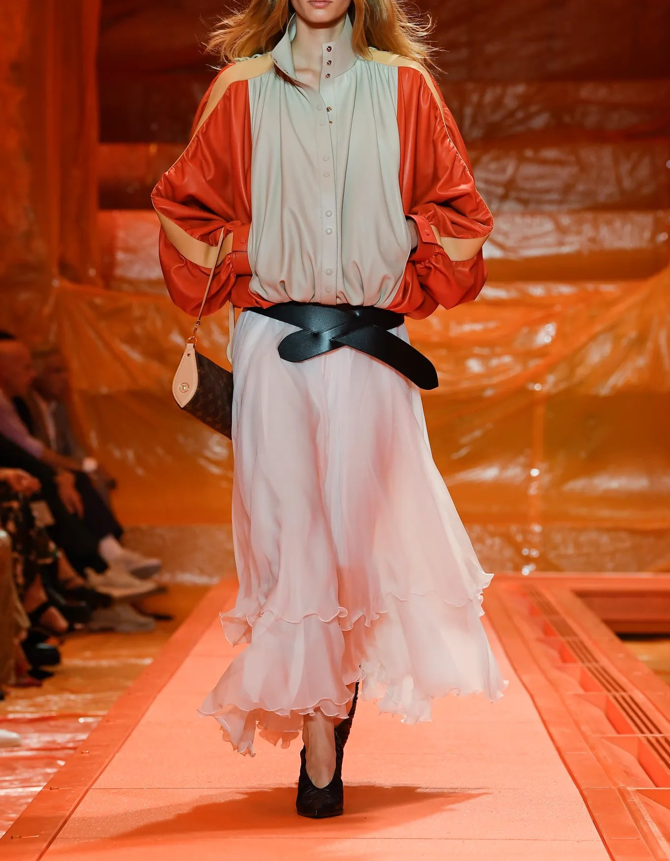 Taeyeon SNSD được Louis Vuitton "đẩy bìa". Nữ đại sứ khoe sắc trong trang phục thuộc BST Xuân Hè 2024 của nhà mốt. Taeyeon SNSD được Louis Vuitton "đẩy bìa". Nữ đại sứ khoe sắc trong trang phục thuộc BST Xuân Hè 2024 của nhà mốt.