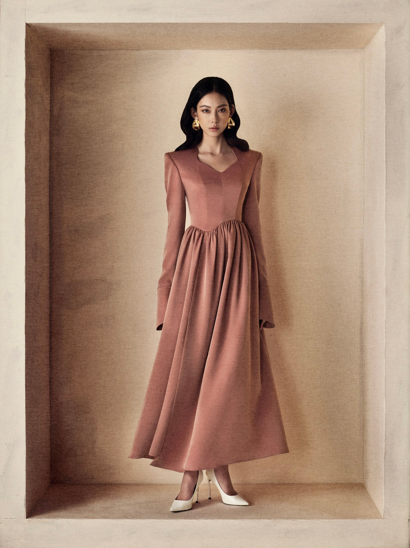 Ba lần giới thiệu các sáng tạo tại Milan Fashion Week, Phan Đăng Hoàng tạo dấu ấn nhờ "bản sắc Á Đông, thông điệp nữ quyền mạnh mẽ, tinh tế".