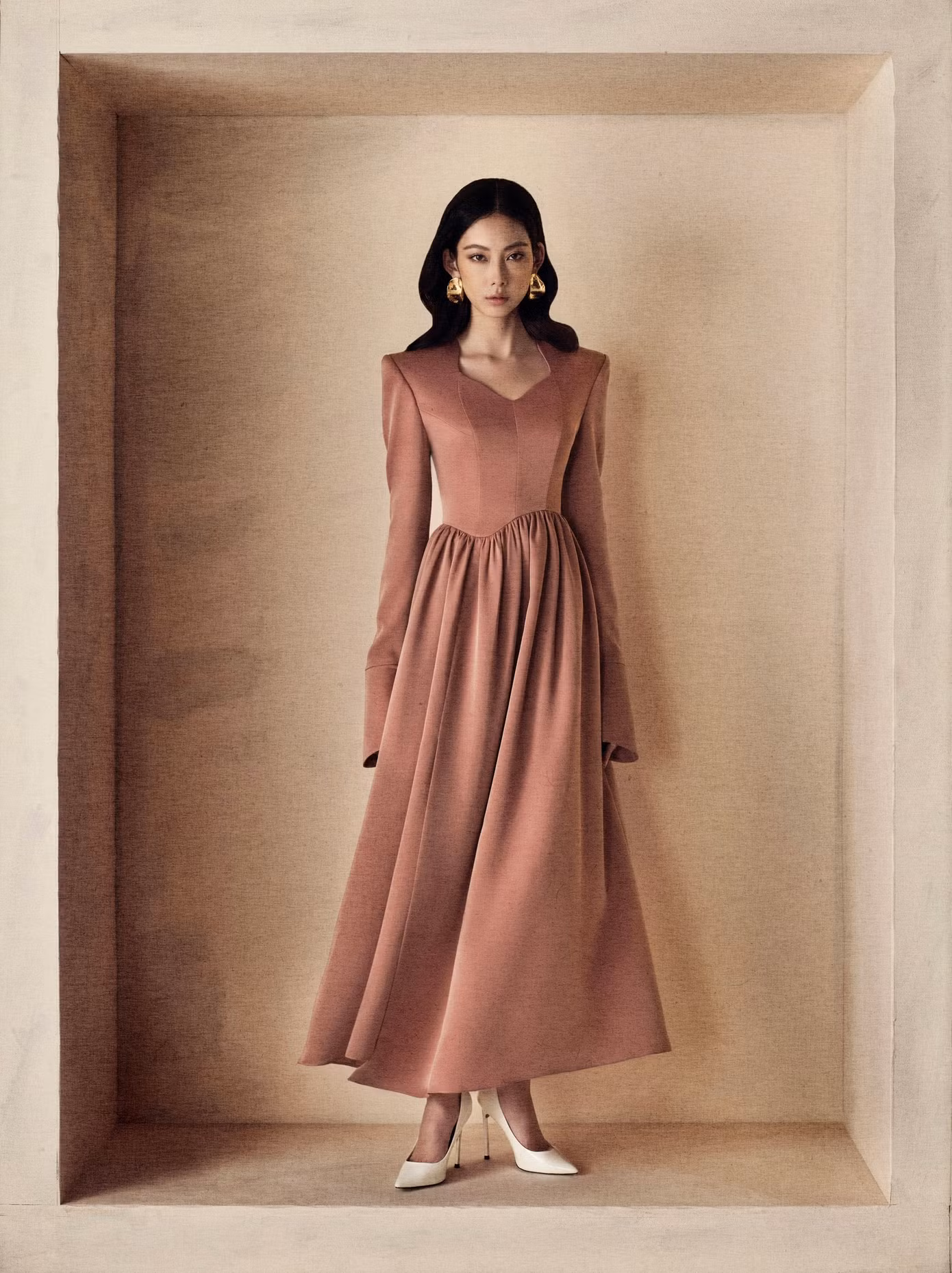 Ba lần giới thiệu các sáng tạo tại Milan Fashion Week, Phan Đăng Hoàng tạo dấu ấn nhờ "bản sắc Á Đông, thông điệp nữ quyền mạnh mẽ, tinh tế".