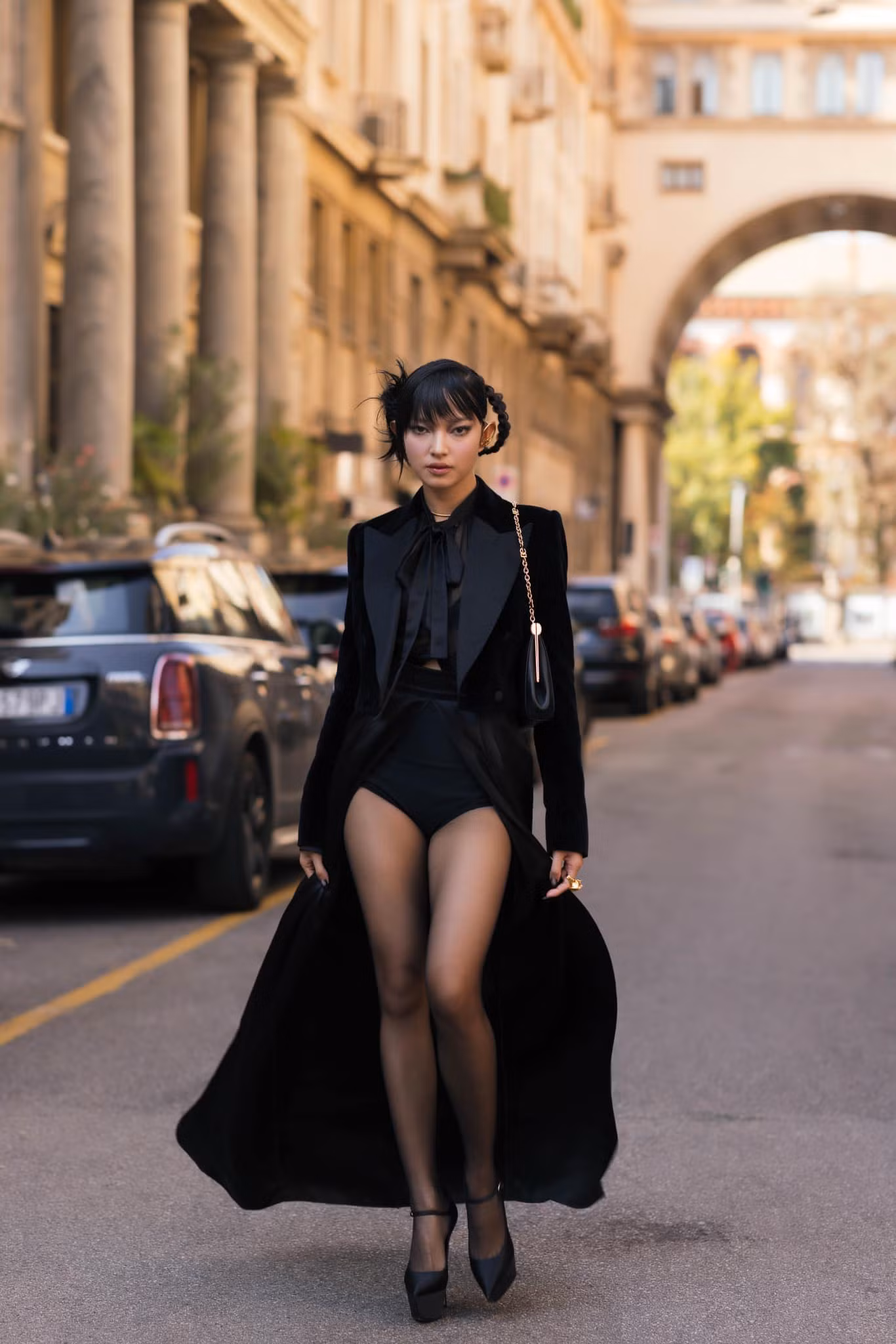 Loạt tạo hình cá tính của Châu Bùi tại Milan Fashion Week.