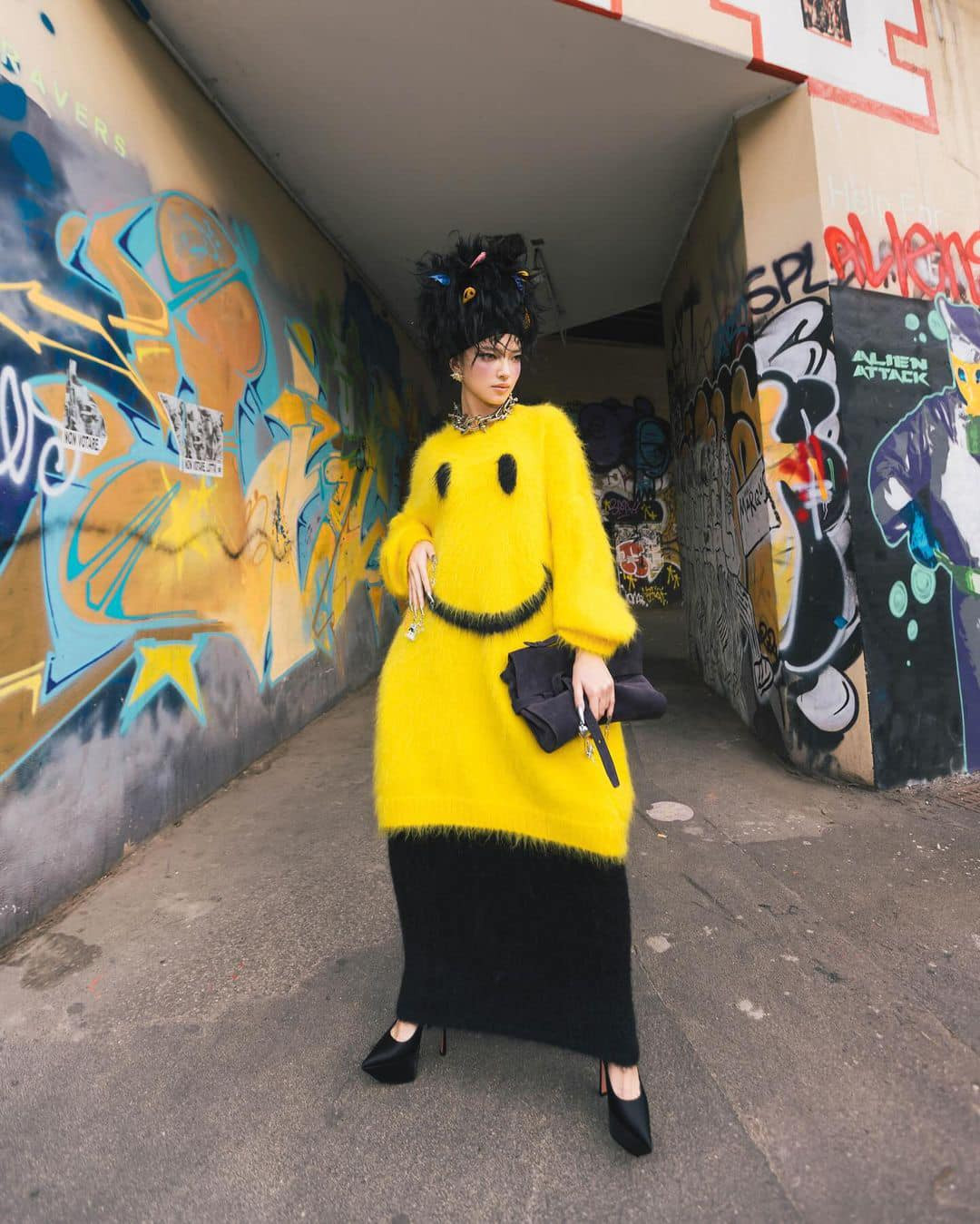 Loạt tạo hình cá tính của Châu Bùi tại Milan Fashion Week. Loạt tạo hình cá tính của Châu Bùi tại Milan Fashion Week.