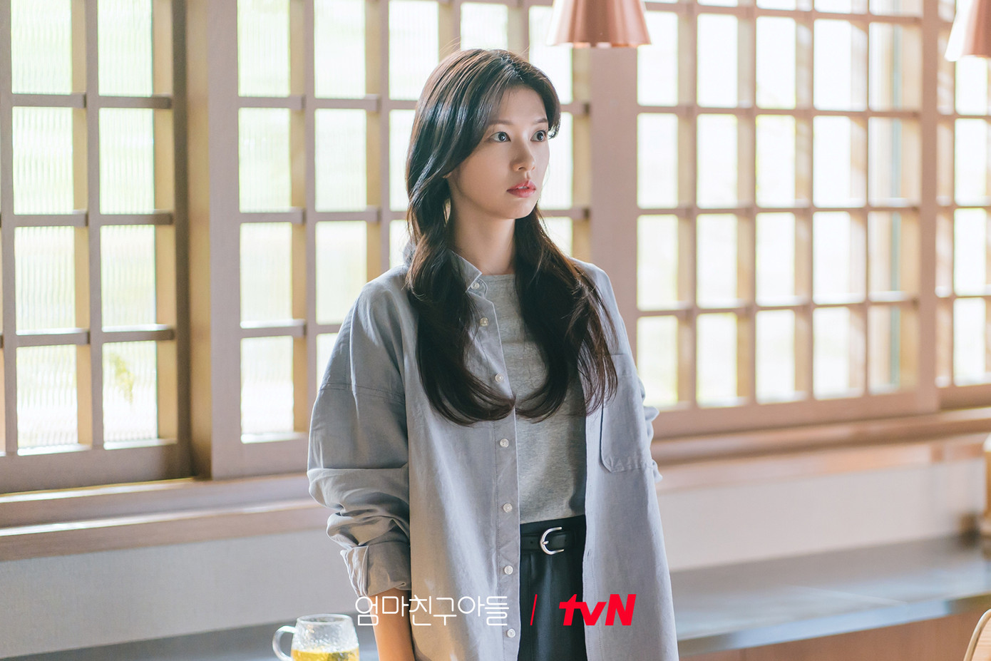 Xuất hiện tại môi trường công sở, sao nữ 8X thanh lịch trong các mẫu blazer, kết hợp cùng quần jeans. Xuất hiện tại môi trường công sở, sao nữ 8X thanh lịch trong các mẫu blazer, kết hợp cùng quần jeans.