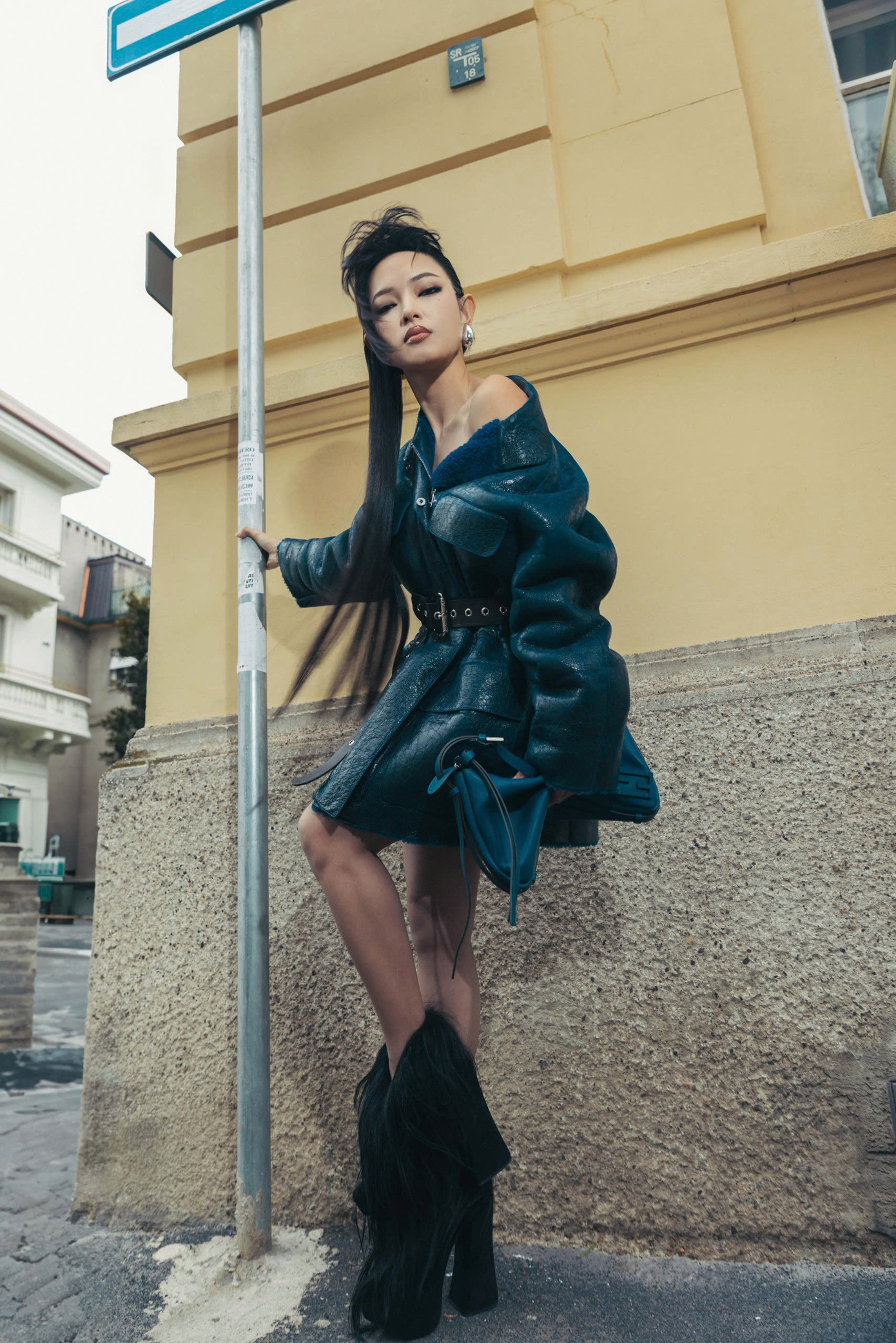 Châu Bùi tái xuất Fashion Week sau 2 mùa vắng bóng.