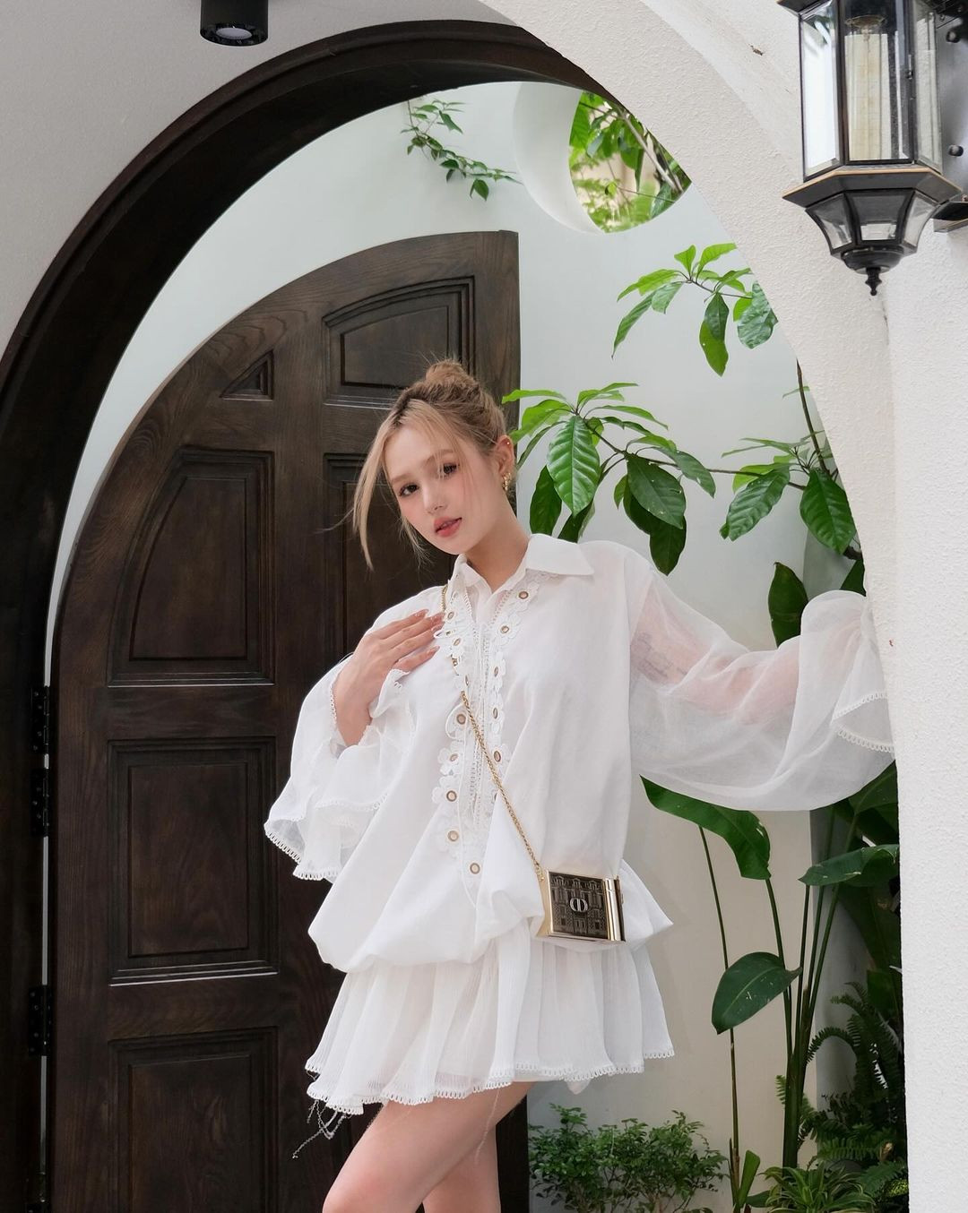 Xoài Non "bắt trend" kiểu váy thiết kế tua rua, dáng bí ngô đang thịnh hành.