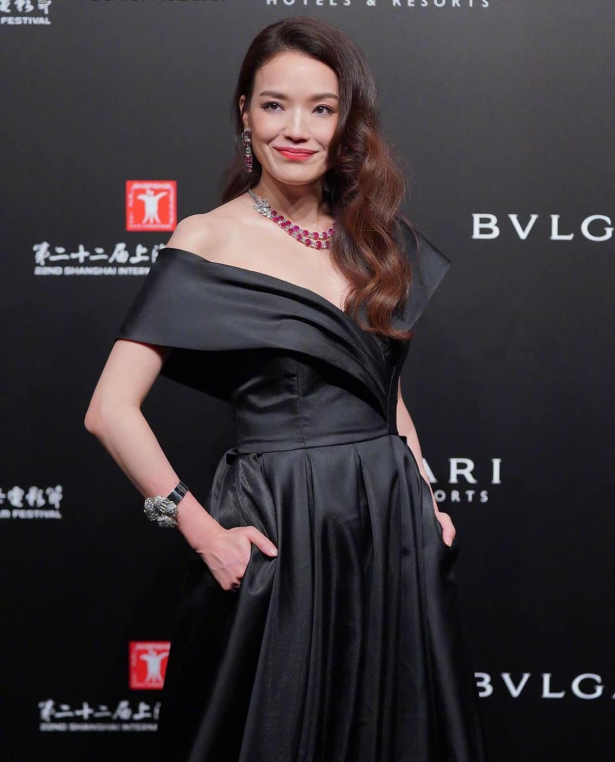 Dáng vẻ sang trọng thường thấy của sao nữ sinh năm 1974.