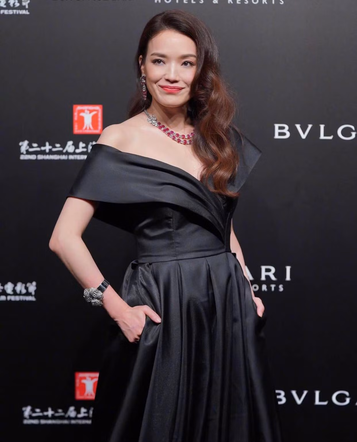 Dáng vẻ sang trọng thường thấy của sao nữ sinh năm 1974.